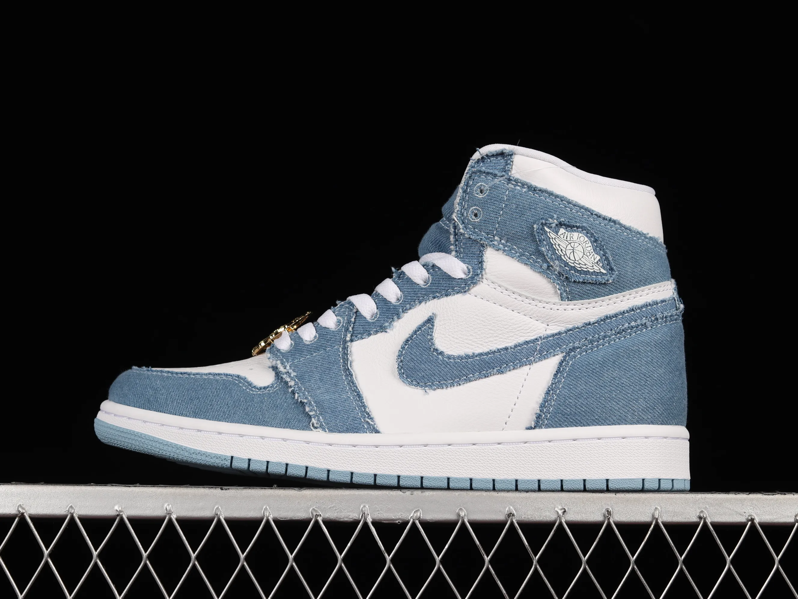 All categories Air Jordan Jordan series basketball shoes Air Jordan 1 High foreign trade version Air Jordan 1 High OG "Denim" AJ1 Joe 1 denim washed denim DM9036-104